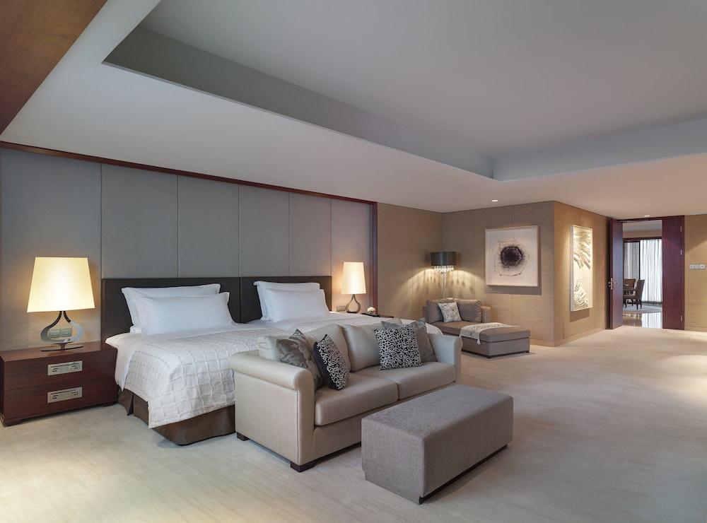 New World Wuhan Hotel Exterior foto