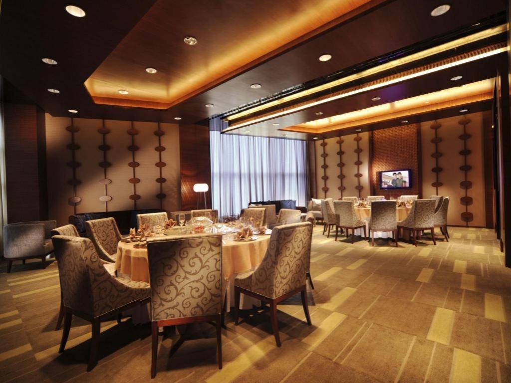 New World Wuhan Hotel Exterior foto