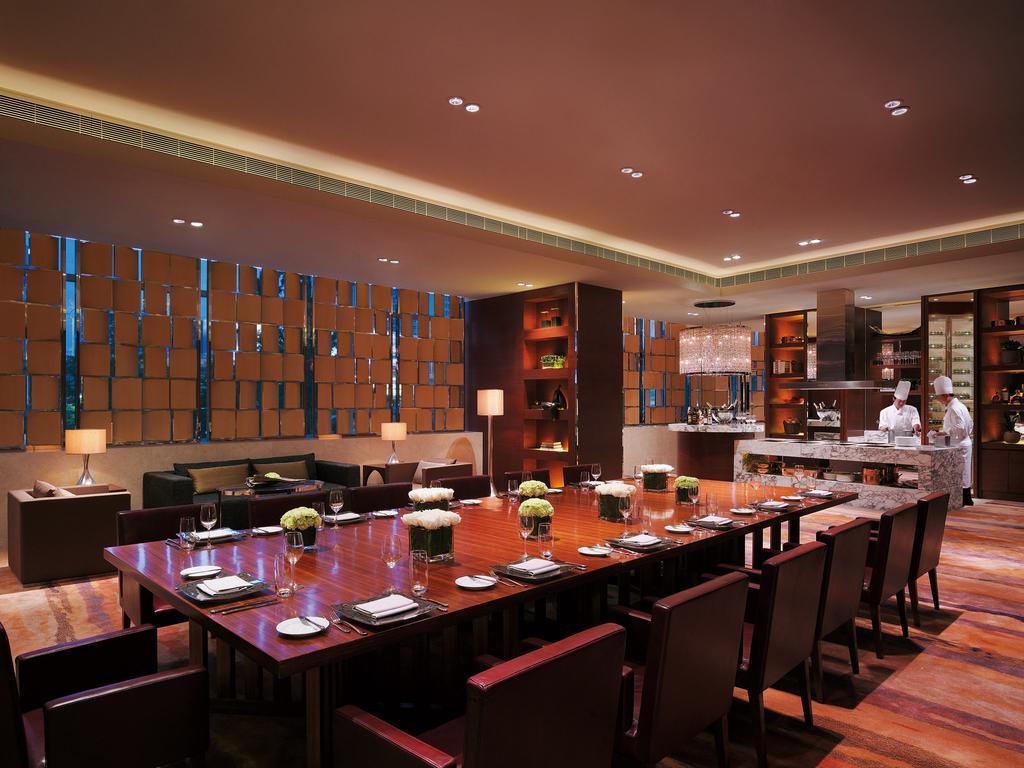 New World Wuhan Hotel Exterior foto