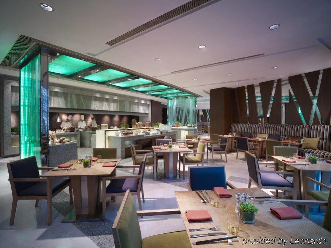 New World Wuhan Hotel Exterior foto