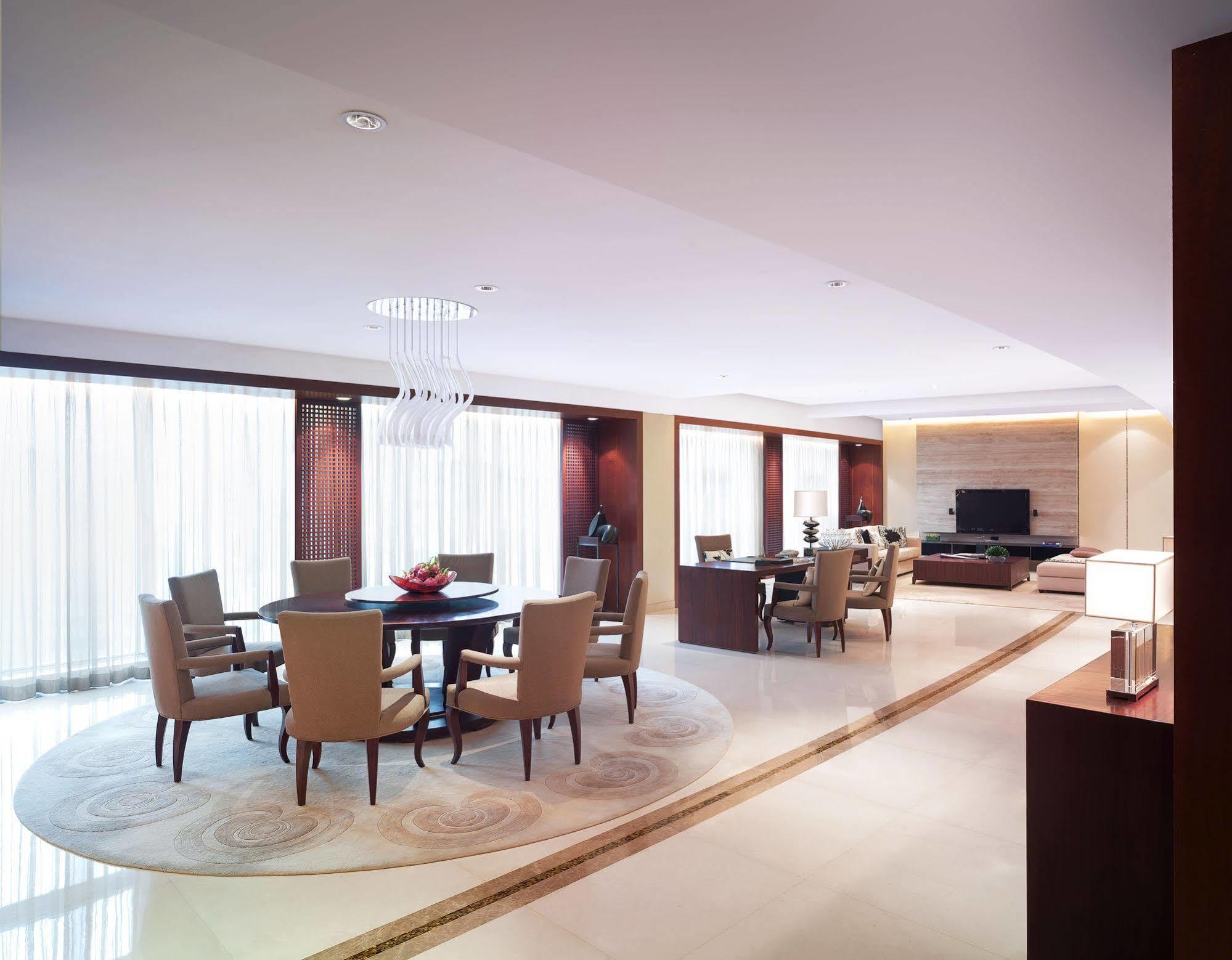 New World Wuhan Hotel Exterior foto