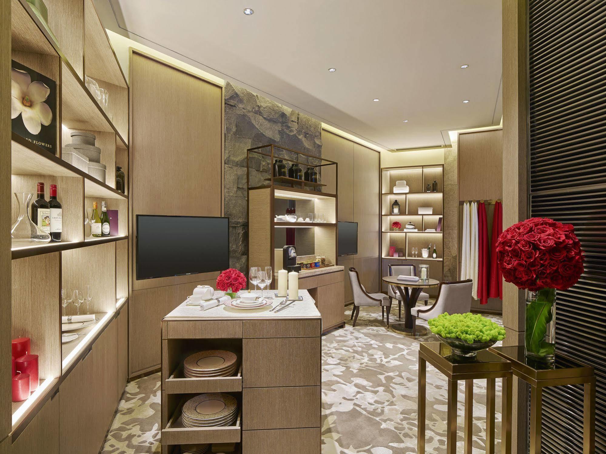 New World Wuhan Hotel Exterior foto